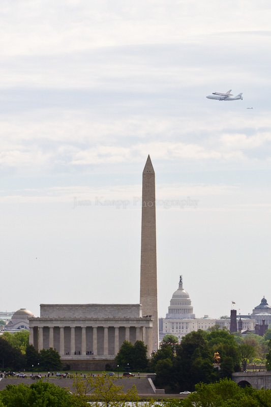 Space Shuttle Columbia Flies Over the Nation's Capital